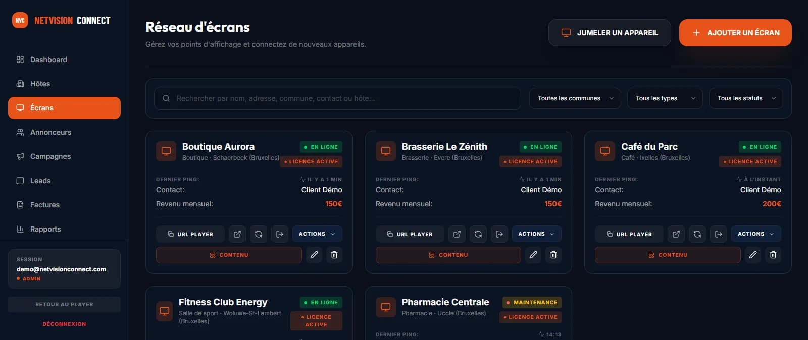Gestion des écrans NetVision Connect : statuts en ligne/hors ligne, actions à distance